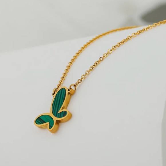💚Gold plated butterfly necklace - Picture 4 of 5